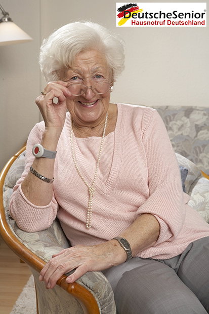 DeutscheSenior-Oma-Hausnotruf-mitLogo.jpg
